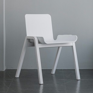 北歐塑料餐椅家用靠背書房實木書桌凳網紅ins咖啡廳創意洽談椅子