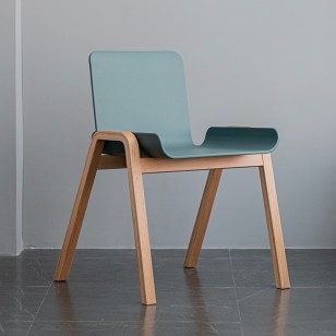 北歐塑料餐椅家用靠背書房實木書桌凳網紅ins咖啡廳創意洽談椅子