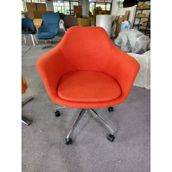 北歐風帶輪滑軟墊金屬腳休閒沙發