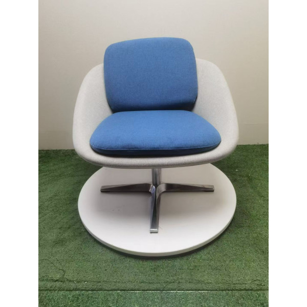 北歐風軟墊金屬四星腳休閒沙發