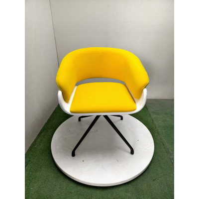 北歐風軟墊鐵腳矮沙發